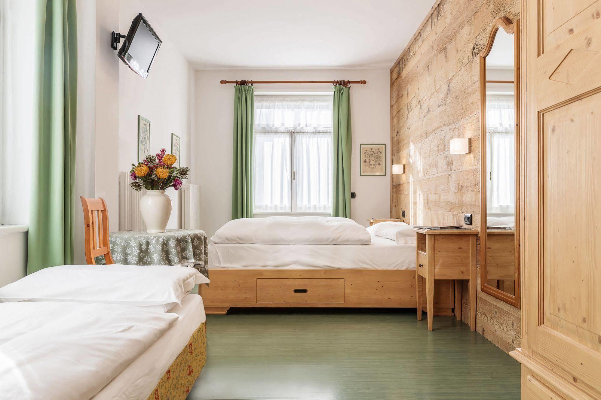 Hotel Oasi Κορτίνα Ντ' Αμπέτσο Εξωτερικό φωτογραφία